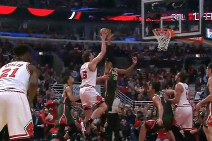 Η μεγαλειώδης τάπα του Αντετοκούνμπο στον Γκασόλ (VIDEO)