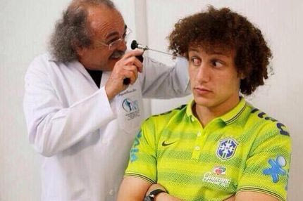 Τρολάρισμα στο Twitter για τις “ποδιές” του Σουάρες στον Νταβίντ Λουίζ (PHOTOS)