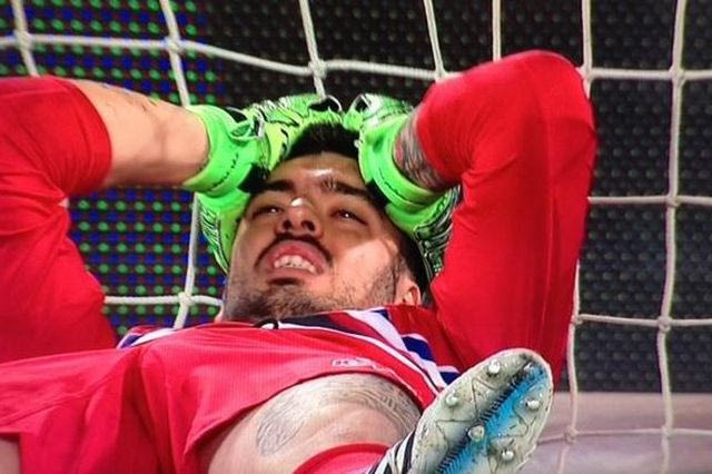 “Έφαγε” γκολ κάτω από τα πόδια ο Βιβιάνο (VIDEO)