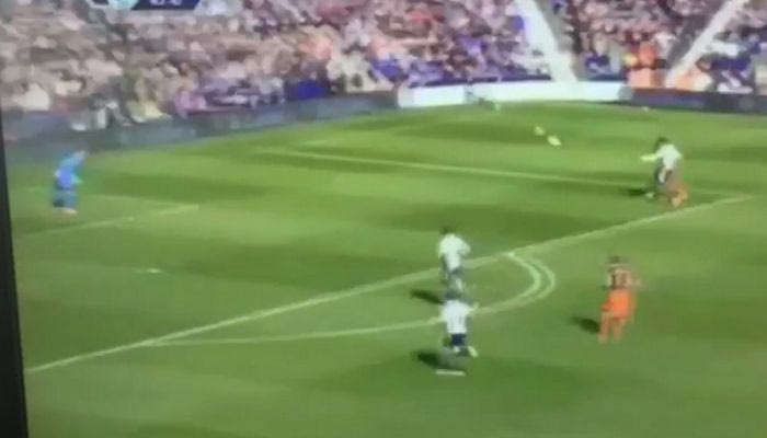 Απίθανο γκολ με λόμπα από τον Ζαμόρα (VIDEO)