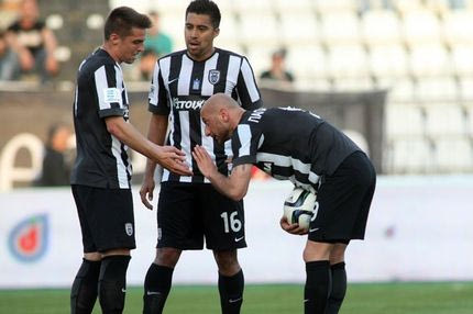 Εκνευρίστηκε ο Μακ με τον Παπαδόπουλο (PHOTOS)