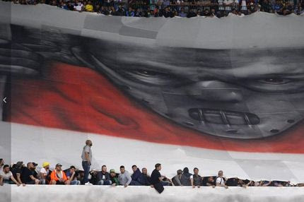 Το επιβλητικό πανό των φίλων της Νάπολι (PHOTOS+VIDEO)