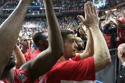 Το χειροκρότημα στον κόσμο του Ολυμπιακού (VIDEO)