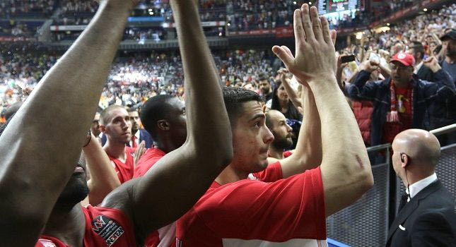 Το χειροκρότημα στον κόσμο του Ολυμπιακού (VIDEO)