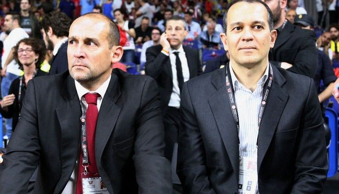 Αγγελόπουλοι: “Ο Μάνος Παπαδόπουλος είναι πρόεδρος-παγκίτης”