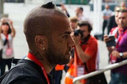 Το… ιδιαίτερο κούρεμα του Άλβες και το τρολάρισμα στο twitter