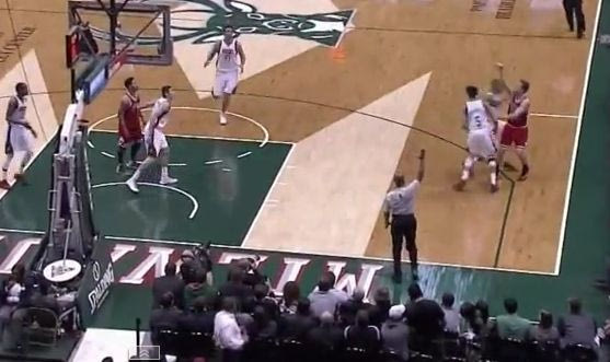 ΑΠΟΒΛΗΘΗΚΕ ο Αντετοκούνμπο για επίθεση σε αντίπαλο (VIDEO)