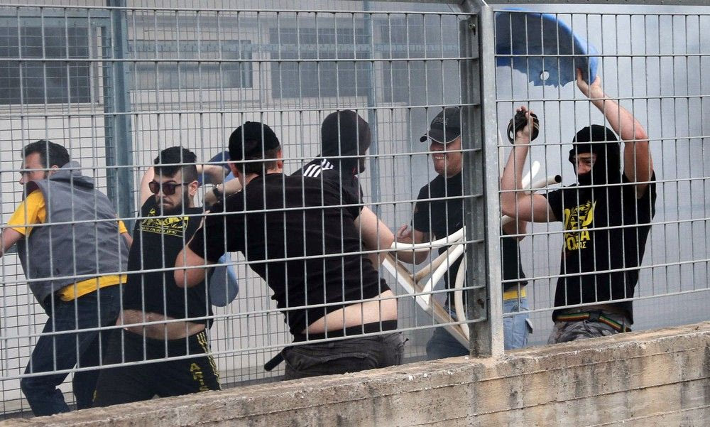 Συγκρούσεις μεταξύ οπαδών του Άρη και αστυνομικών στην Ελευθερούπολη (PHOTOS)