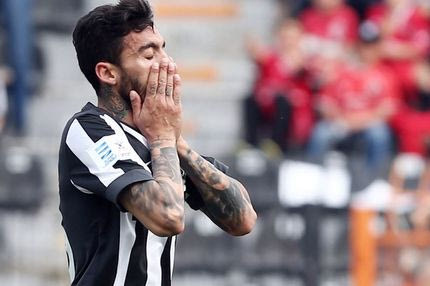 Πρόβλημα με Σκόνδρα, Κλάους, καλύτερα ο Μακ