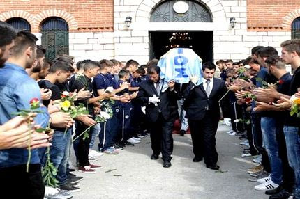 Οδύνη στην κηδεία του Τάκη Μιχαλέτου