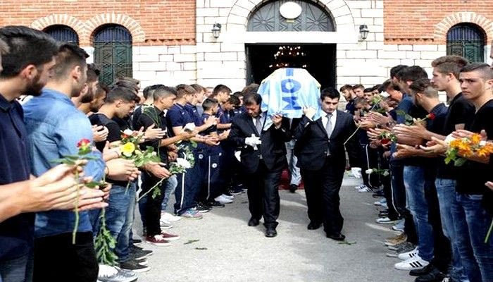 Οδύνη στην κηδεία του Τάκη Μιχαλέτου