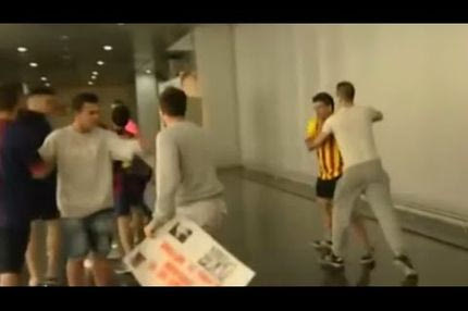 Ξύλο μεταξύ οπαδών της Ρεάλ και της Μπαρτσελόνα (VIDEO)