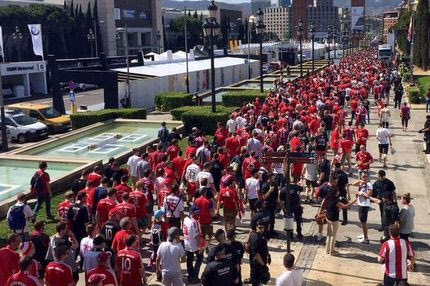 Παρέλαση οπαδών της Μπάγερν στην Βαρκελώνη (VIDEO)