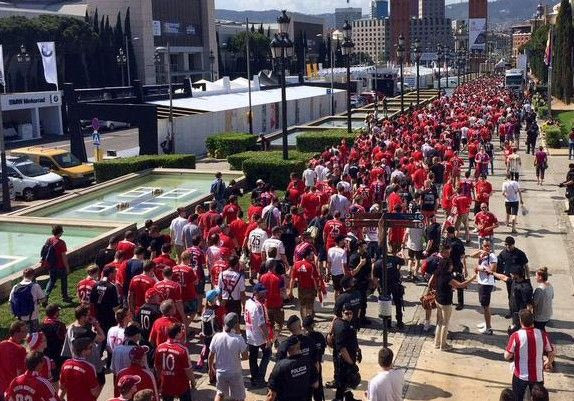 Παρέλαση οπαδών της Μπάγερν στην Βαρκελώνη (VIDEO)