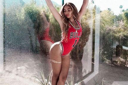 Κολάζει η Μπιγιονσέ με φανέλα-μαγιό του Ντέρικ Ρόουζ (PHOTOS)