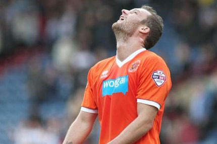 Έδιωξαν 17 ποδοσφαιριστές από την Μπλάκπουλ