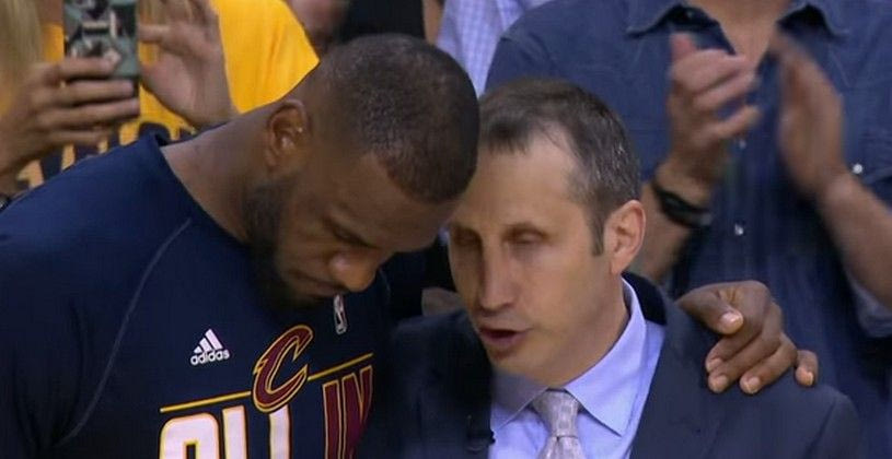 Μπλατ και Τζέιμς αγκαλιά: Το VIDEO της αποθέωσης του κόουτς στον ηγέτη