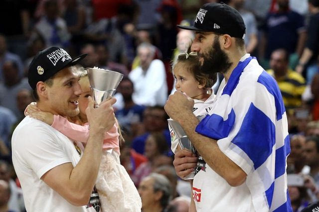 Μπουρούσης: “Στην οικογένειά μου που έχει περάσει δύσκολα”