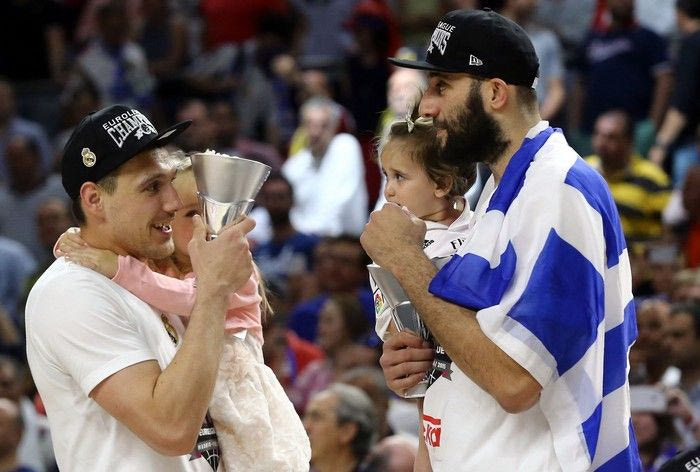 Μπουρούσης: “Στην οικογένειά μου που έχει περάσει δύσκολα”