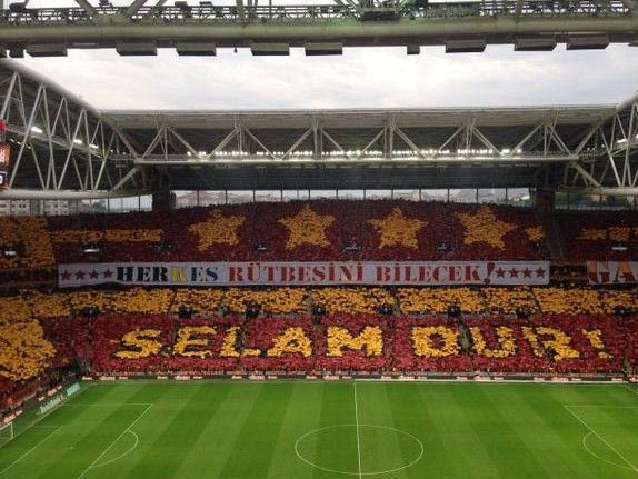 Τρομερό coreo στο ντέρμπι Γαλατάσαραϊ-Μπεσίκτας (VIDEO)