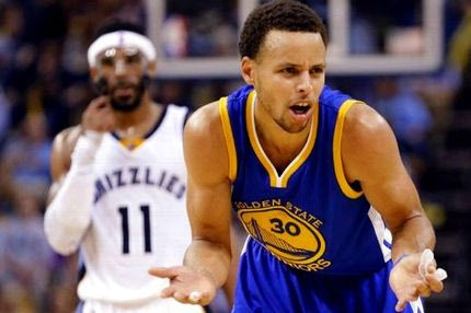 Ο Κάρι παίρνει το ριμπάουντ στα ίσα από τον 20 πόντους ψηλότερο Χάουαρντ (VIDEO)