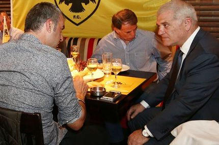 Στα αποδυτήρια ο Μελισσανίδης. Διάλογος με Δέλλα