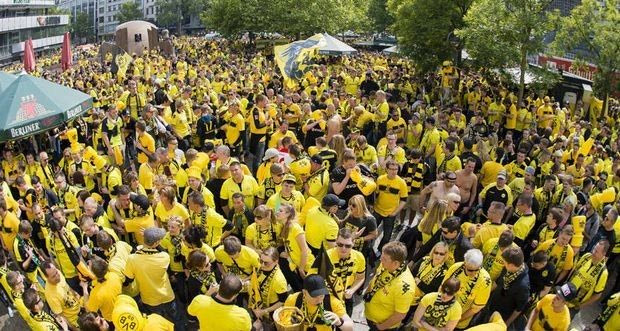 Κιτρίνισε το Βερολίνο από οπαδούς της Ντόρτμουντ