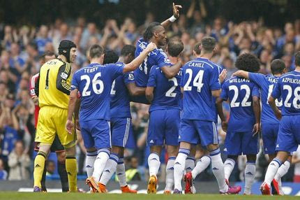 ΑΠΟΘΕΩΣΗ: Σήκωσαν τον Ντρογκμπά στα… χέρια οι συμπαίκτες του (VIDEO)