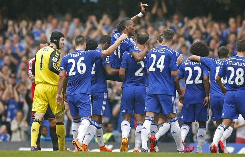 ΑΠΟΘΕΩΣΗ: Σήκωσαν τον Ντρογκμπά στα… χέρια οι συμπαίκτες του (VIDEO)