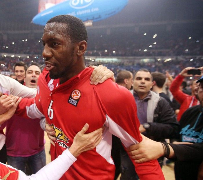 Ντάνστον στο Contra.gr: “Η Κυριακή να φέρει κούπα!”