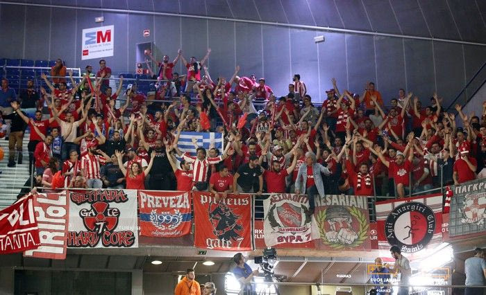 Η εξέδρα του Ολυμπιακού στο τρίποντο του Σπανούλη και το φινάλε (VIDEOS)