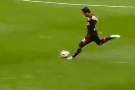 Γκολ με φάουλ από 40 μέτρα (VIDEO)