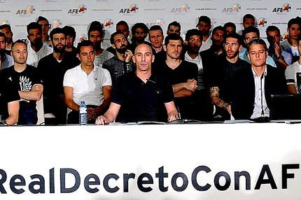 Σε απεργία και οι ποδοσφαιριστές!