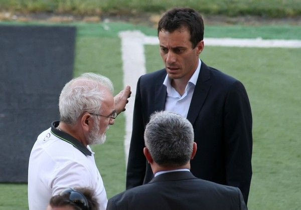 Εξαλλος ο Ιβάν, κατέβηκε στον πάγκο (PHOTOS)