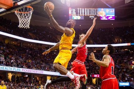 Νίκη με υπογραφή Λεμπρόν για Καβαλίερς, μείωσαν οι Ρόκετς (VIDEOS)