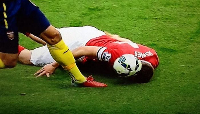 ΕΠΙΚΟ “διώξιμο” από Τζόουνς (VIDEO)