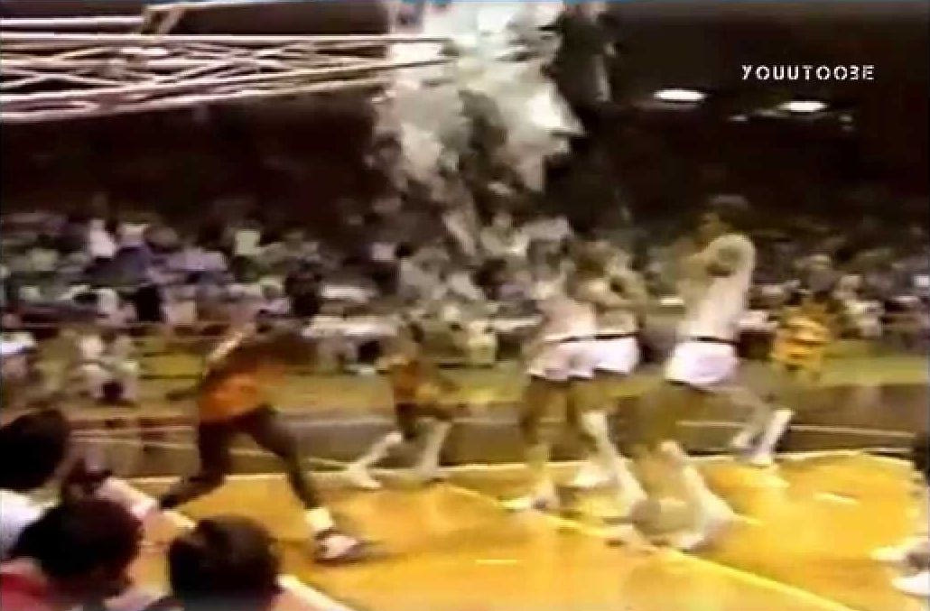 Το “άγνωστο” κάρφωμα του Τζόρνταν: Κατεδαφίζει την μπασκέτα πριν από 30 χρόνια (VIDEO)