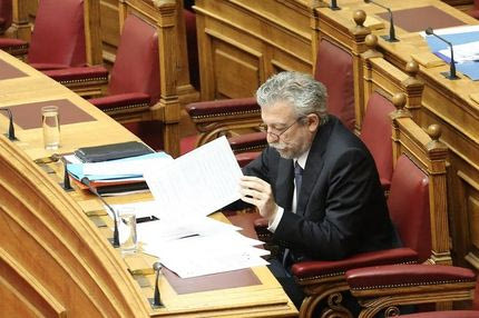 “H Κυβέρνηση παίζει τον παπά”