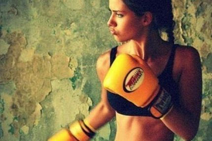 Αντριάνα Λίμα κατά Mayweather