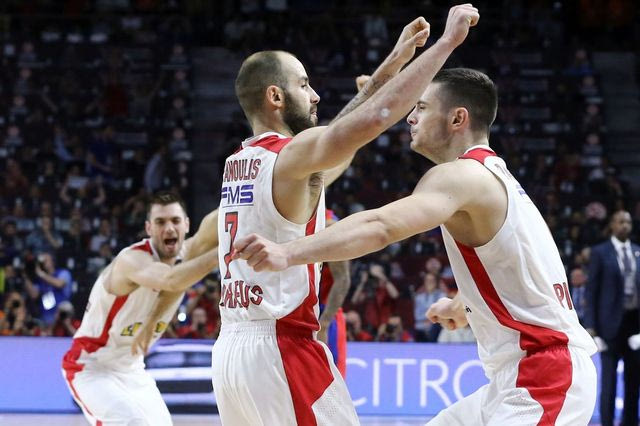 Οι πανηγυρισμοί του Ολυμπιακού για την πρόκριση (VIDEO)