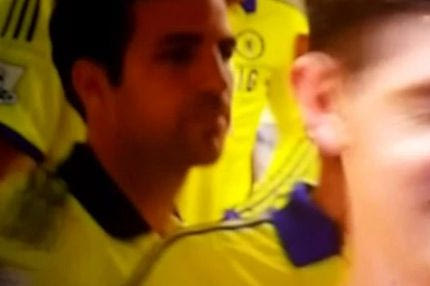 Σφαλιάρα-πείραγμα Φάμπρεγκας σε Κουρτουά (VIDEO)