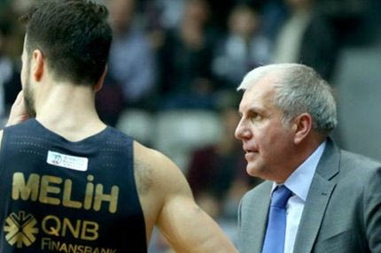 Ο Ομπράντοβιτς σήκωσε (και) χέρι στον Μαχμούτογλου!