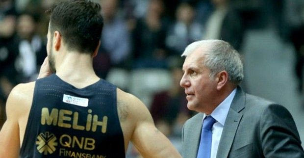 Ο Ομπράντοβιτς σήκωσε (και) χέρι στον Μαχμούτογλου!