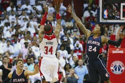 Με buzzer beater οι Γουίζαρντς, προβάδισμα οι Γκρίζλις