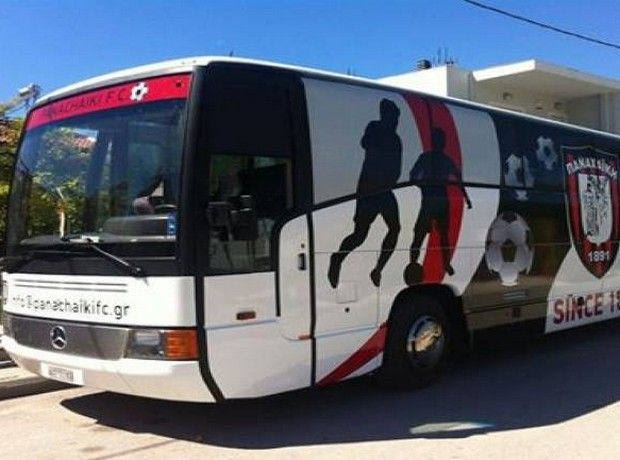 Οπαδοί επιτέθηκαν στο πούλμαν της Παναχαϊκής