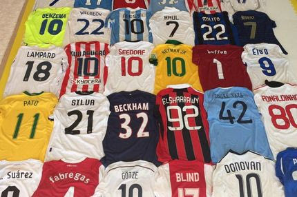 Ο Πικέ παρουσίασε την τεράστια συλλογή από φανέλες (PHOTOS)