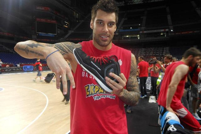 Το μήνυμα Πρίντεζη στα καινούργια του Adidas (PHOTOS)