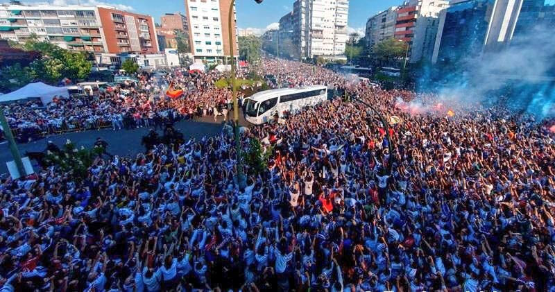 Η Μαδρίτη στους δρόμους για χάρη της Ρεάλ (PHOTOS+VIDEOS)