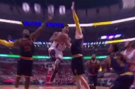 Τρομερό καλάθι: Ο Ρόουζ φέρνει… στον Ρόουζ (VIDEO)