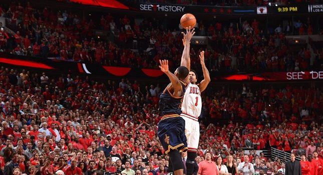 Με buzzer beater του Ρόουζ το 2-1 οι Μπουλς (VIDEO)